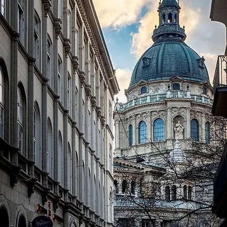 Lazar - Basilica Downtown
